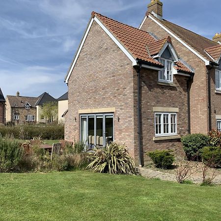 Caramel Cottage At The Bay Filey, Sleeps 6, 2 Dogs Welcome For Free Too מראה חיצוני תמונה